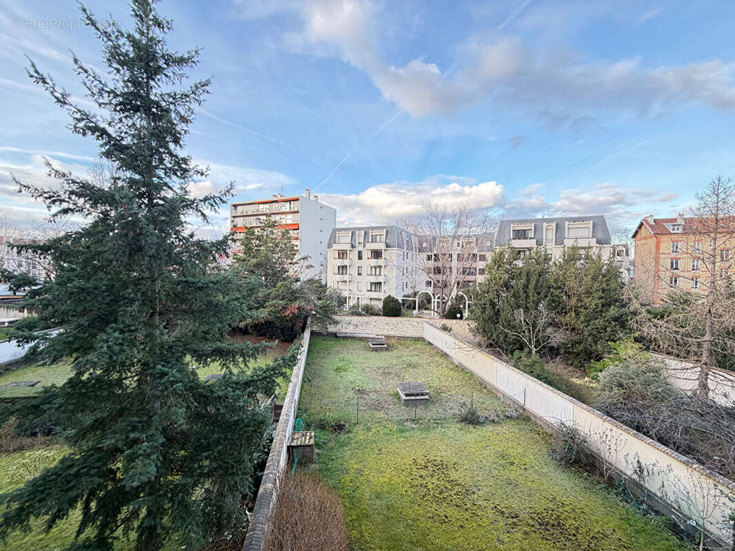 Appartement à LA GARENNE-COLOMBES
