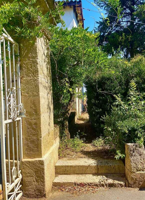 Maison 379 m² à Montagnac  - photo 8