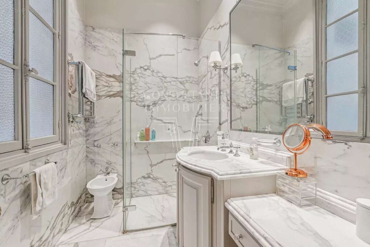 Appartement à PARIS-17E