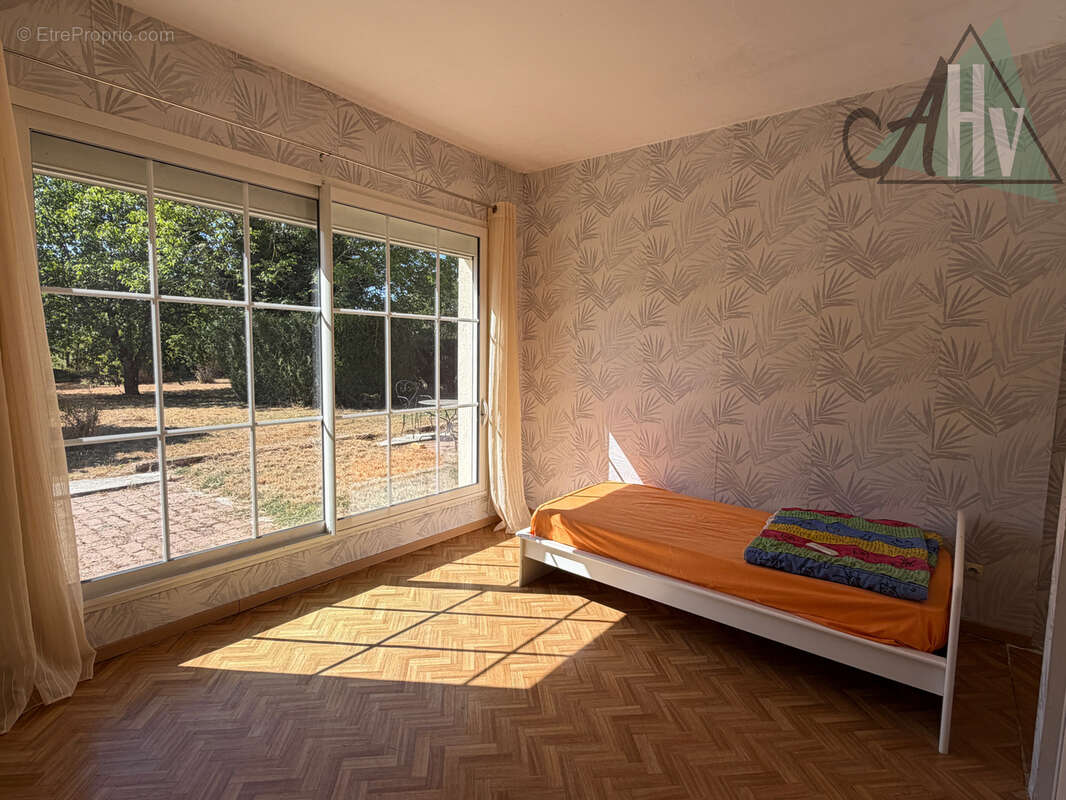Maison fonctionnelle de plain-pied - 193 m2 - 7 pièces - Secteur Sourdun - photo 11