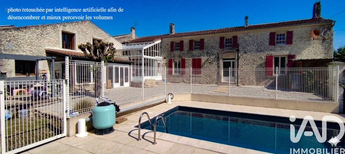 Photo 1 - Maison à SAINT-GEORGES-DE-LONGUEPIERRE