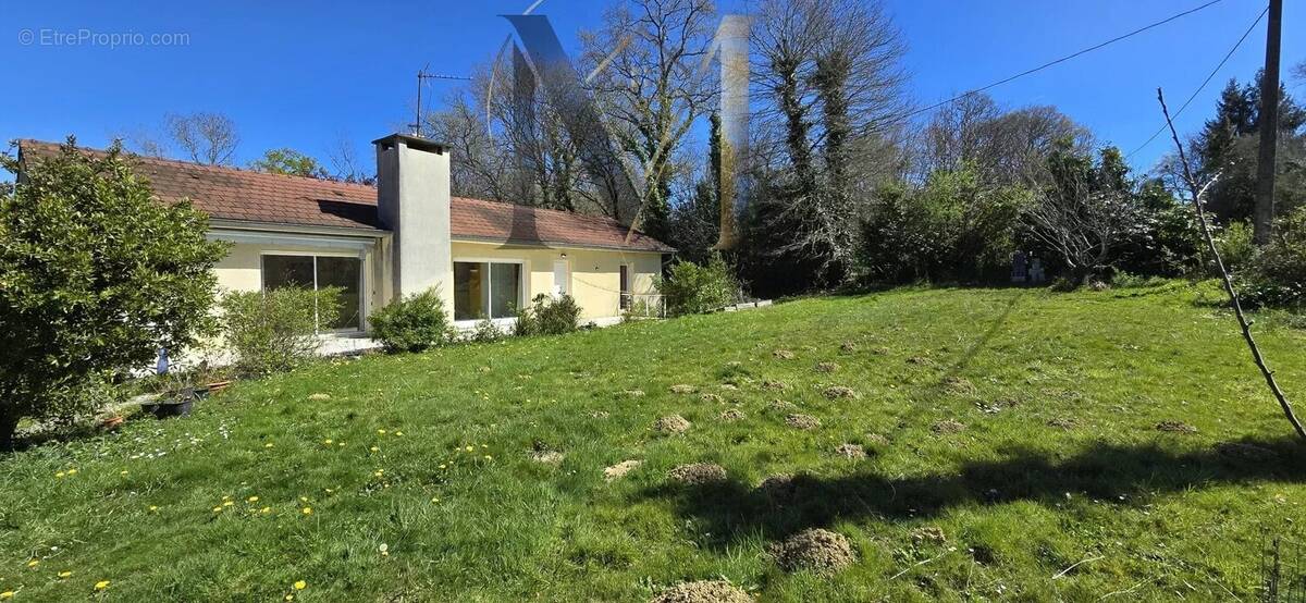 Maison à BUROS
