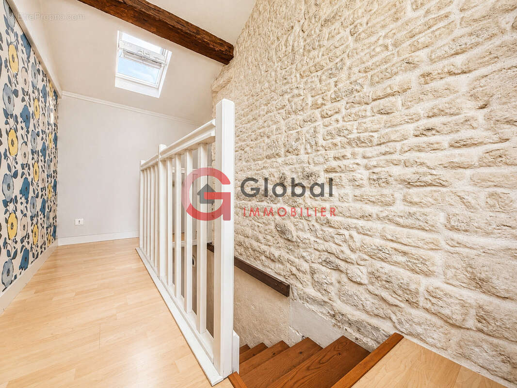 Maison en pierre avec dépendances et terrain clos - photo 7