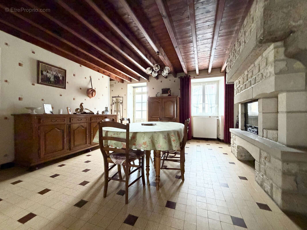 Belle propriété en pierre - Dépendances et garages - photo 9
