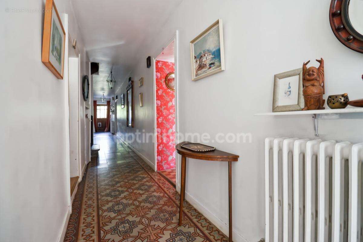 Maison de Charme et de Caractère de 353 m² - 9 Pièces - 6 Chambres sur parcelle de 662 m² - BELLAC 87300 - photo 2