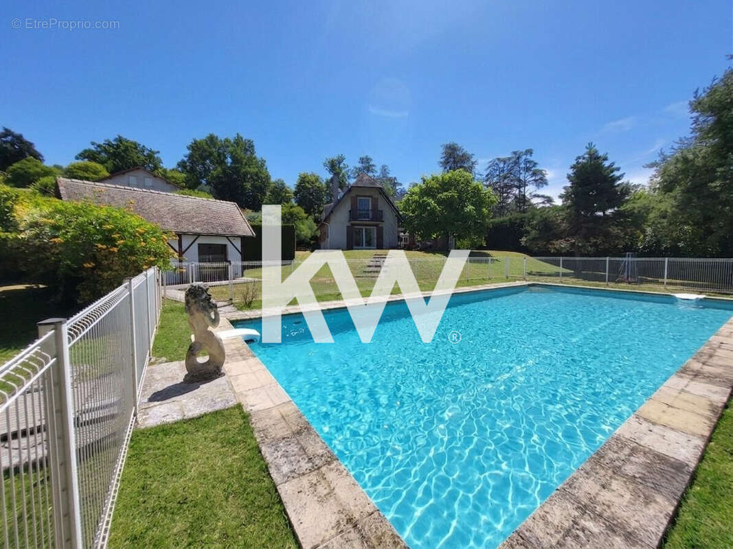 Maison 280 m² à Saint-Priest-En-Jarez  - photo 4