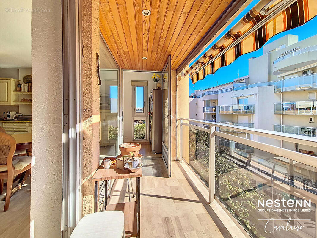Dernier étage pour cet appartement au centre ville de Cavalaire-sur-Mer 4 pièces environ 100 m² avec 3 terrasses et stationnemen - photo 8