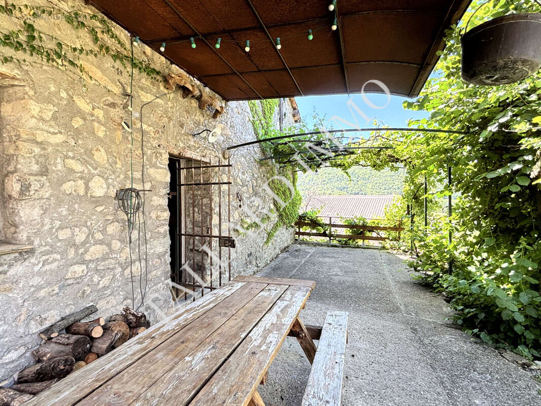 Venterol, maison 163 m2 + grages, caves et jardin. - photo 2