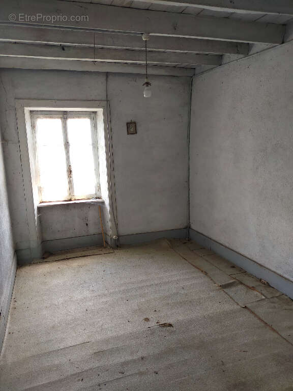 Maison à CELLES-SUR-DUROLLE