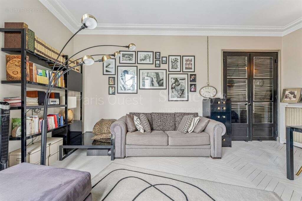 Appartement à PARIS-16E