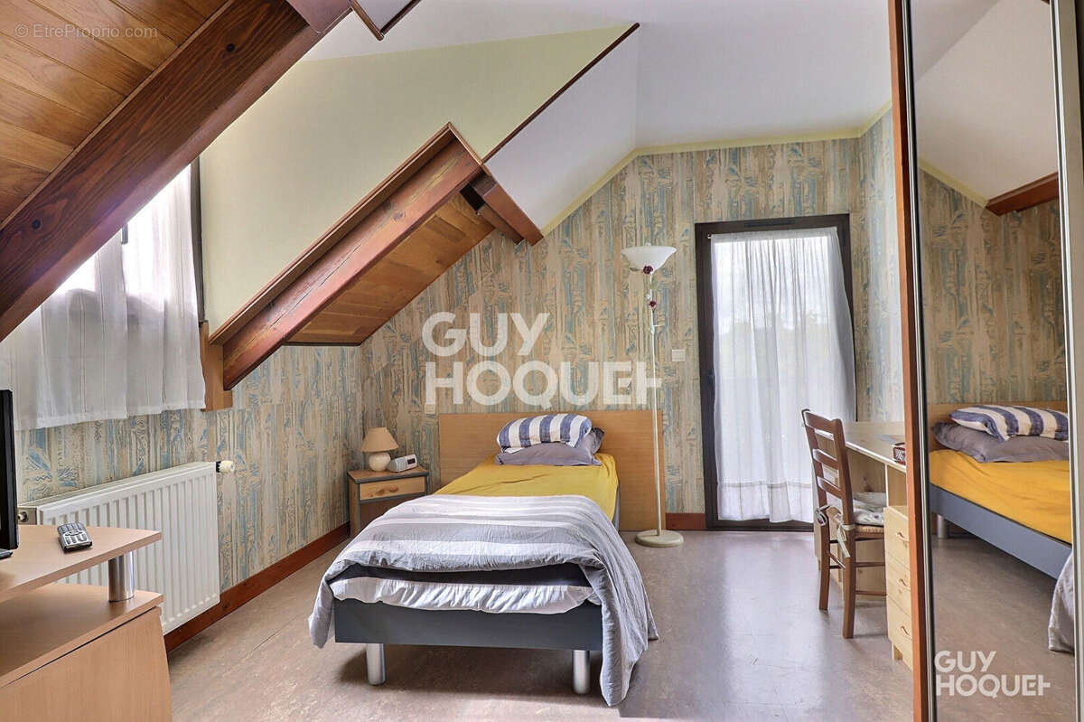A VENDRE Villa Brétigny Sur Orge 11 pièces 247 m2 sur 1000 m² de terrain - photo 11
