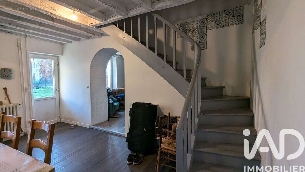 Maison 114 m² à Vallan  - photo 4