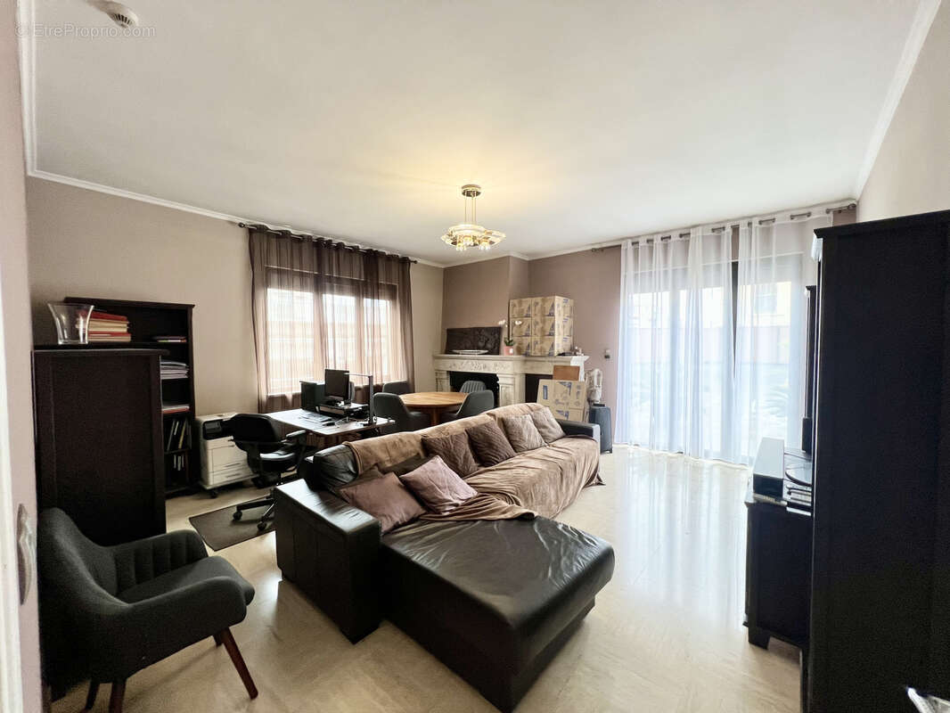 Cannes limite banane t4/t5 de 146m2 3 terrasse 257m2 4375€/ m2 - photo 3