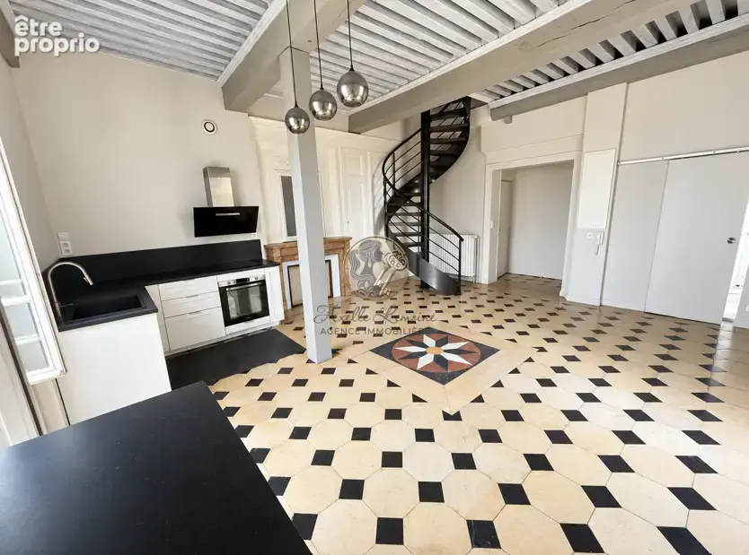 Appartement de charme de 66 m2 en duplex dans une propriété bourgeoise   Vue sur les Monts d’Or - photo 2