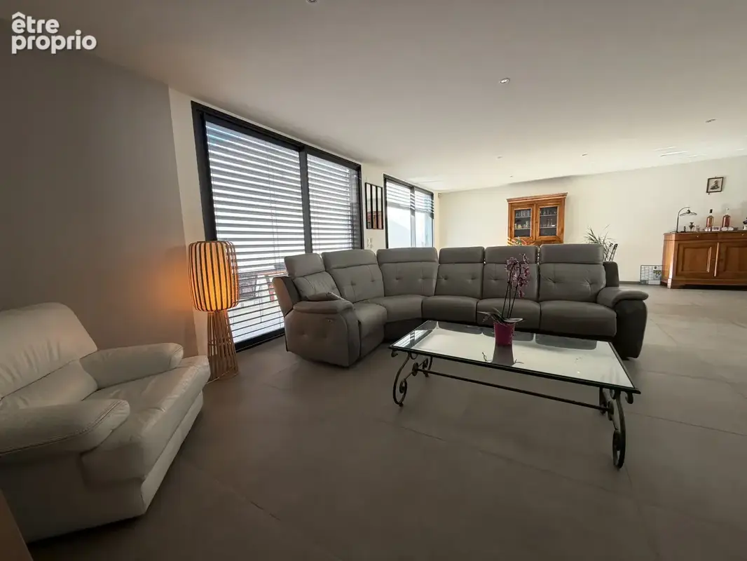 Bien d'exception maison de ville de 140 m2 avec terrasse privative sans vis a vis et 140 m2 de dependances - photo 7