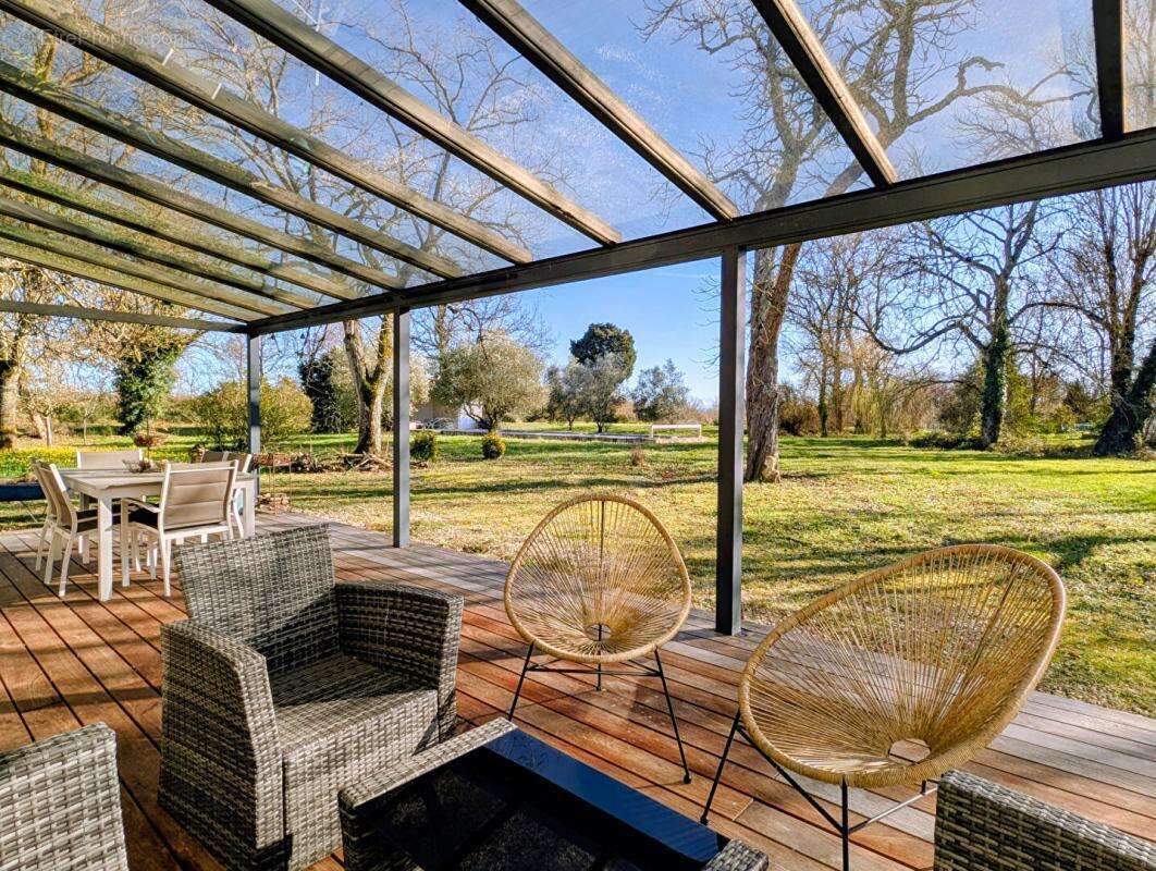 Demeure du 18ème de 289 m² avec piscine et dépendances sur terrain de 3 hectares - photo 13