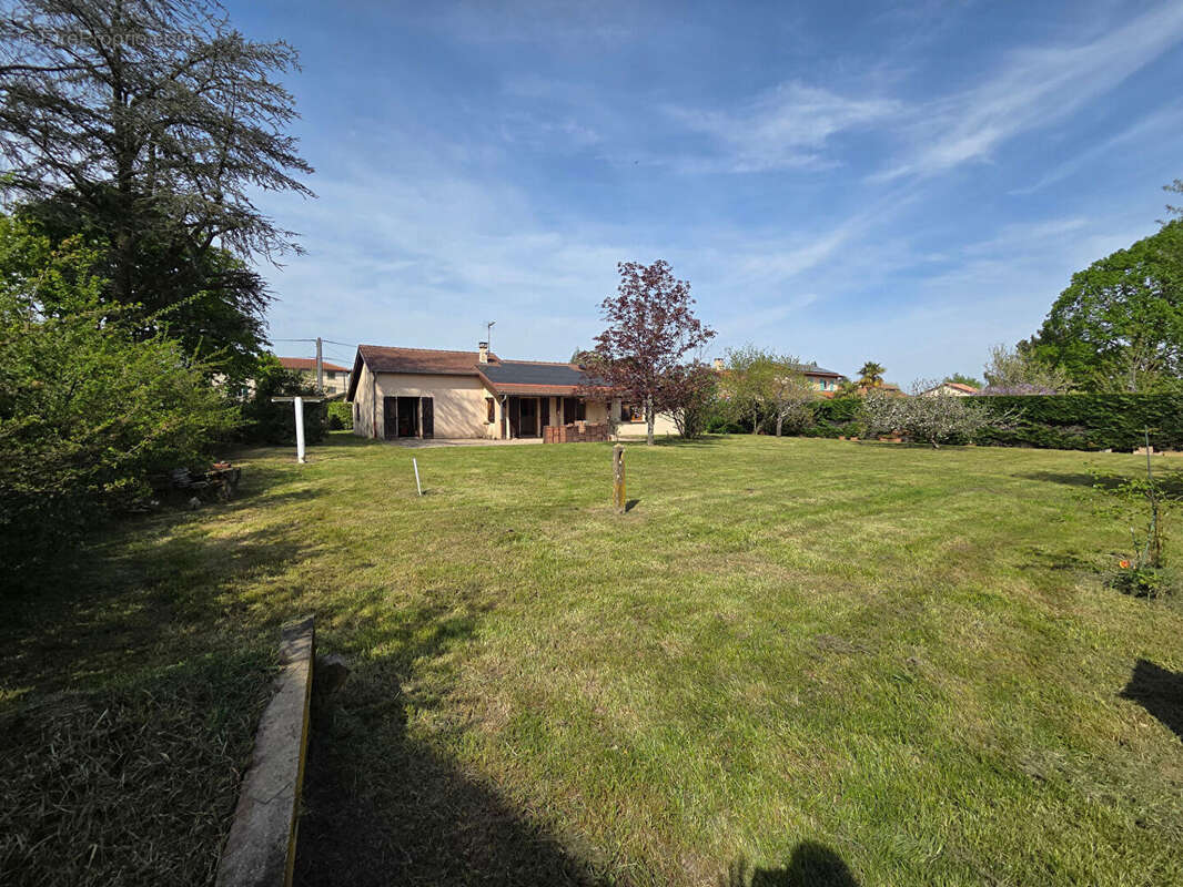 Maison à GREZIEU-LA-VARENNE