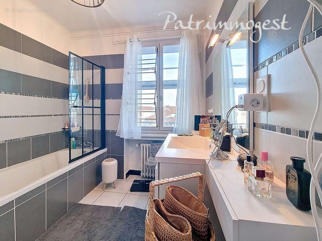 Chambre 1 - Appartement à FEURS