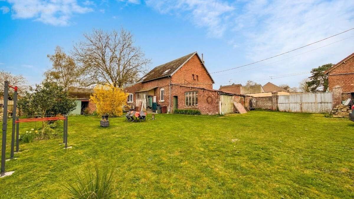 Maison à GOUZEAUCOURT
