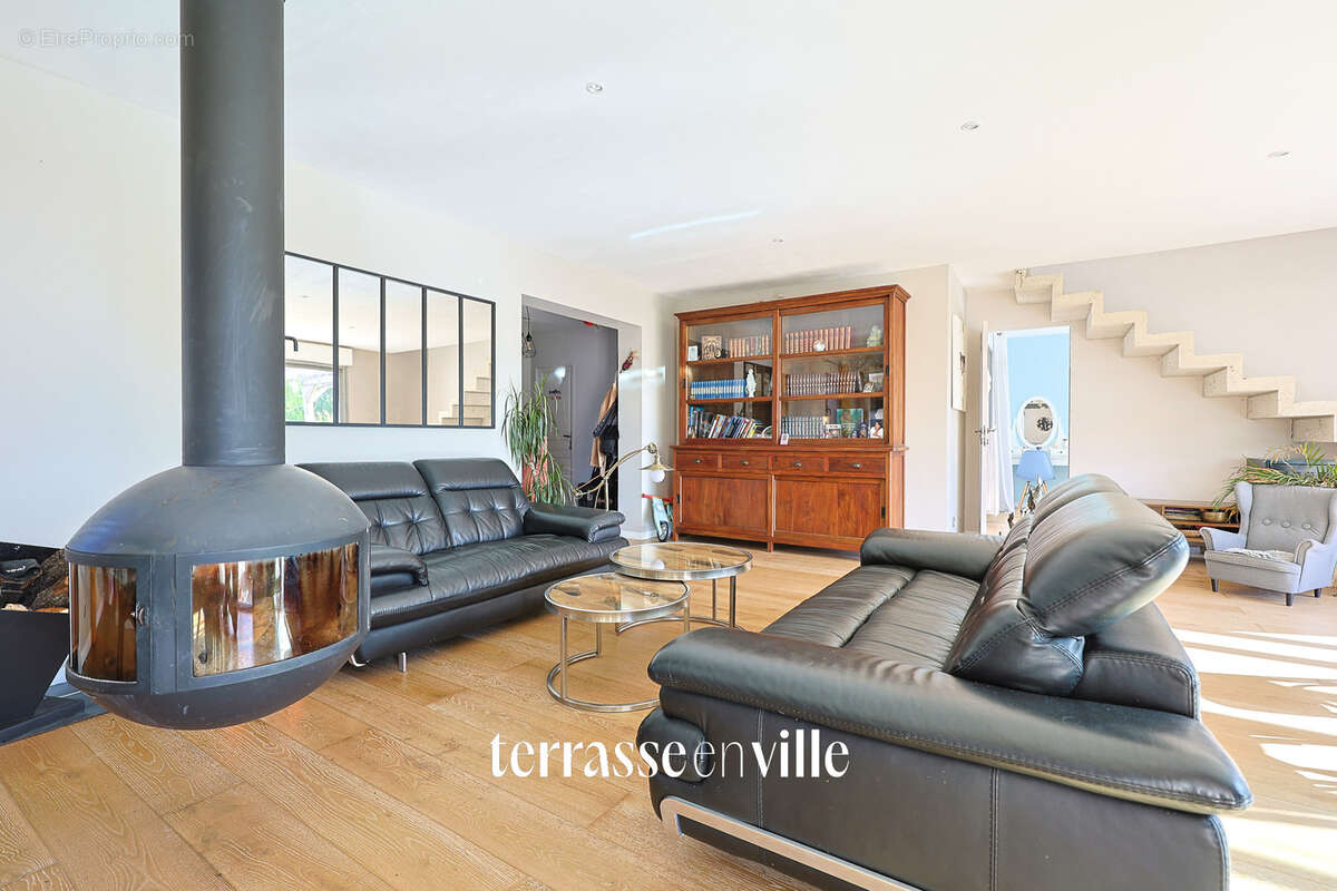 La ciotat - figuerolles - maison familiale - t6 - 204 m2 + t2 40 m2 - piscine - parcelle 1041m2 - vue mer - 1 - photo 21