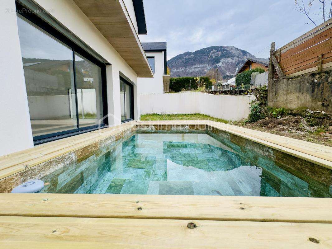 Maison à PUGNY-CHATENOD