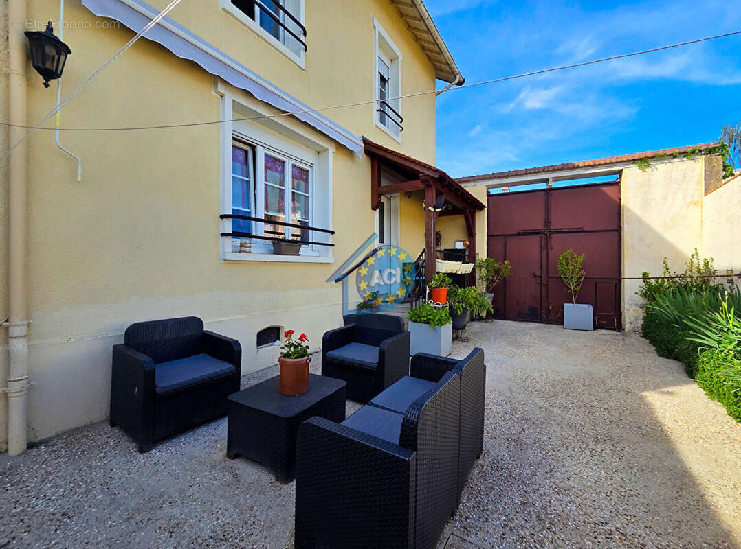 Maison à FOLLAINVILLE-DENNEMONT