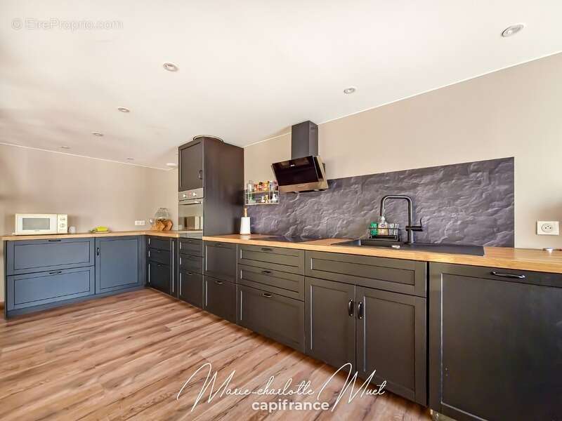 Maison à BAGE-LE-CHATEL