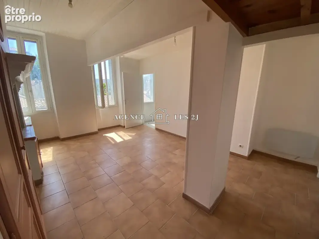 Appartement à MARSEILLE-3E