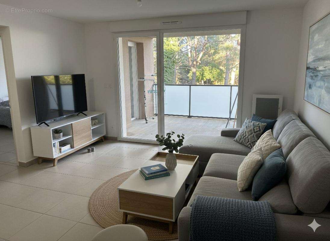 Appartement à GARONS