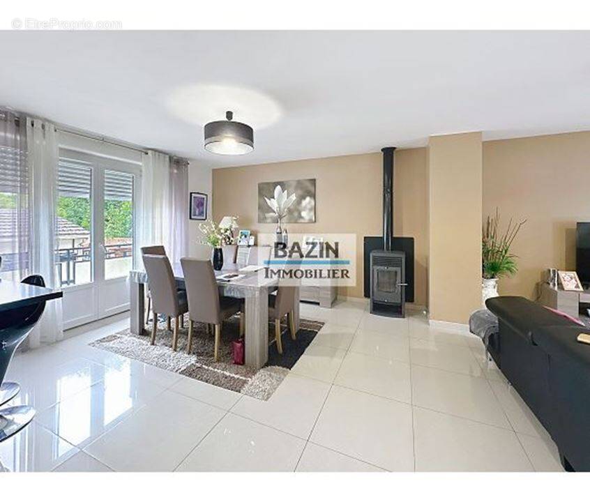 Maison à SAINTE-GENEVIEVE-DES-BOIS