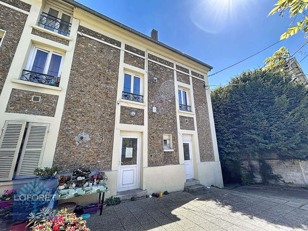 Appartement à CORBEIL-ESSONNES