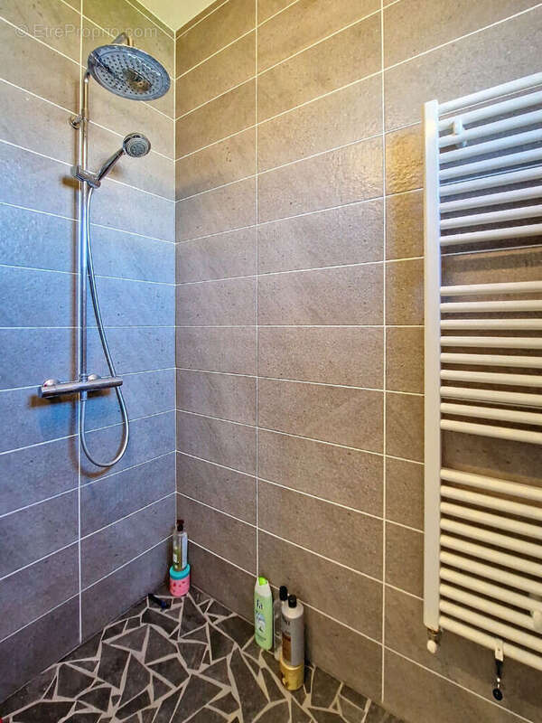 Maison à SURY-LE-COMTAL