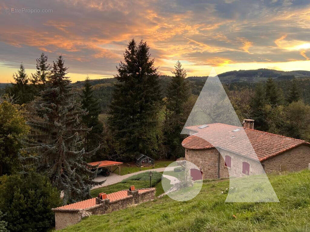 Maison à SAINT-APOLLINAIRE-DE-RIAS