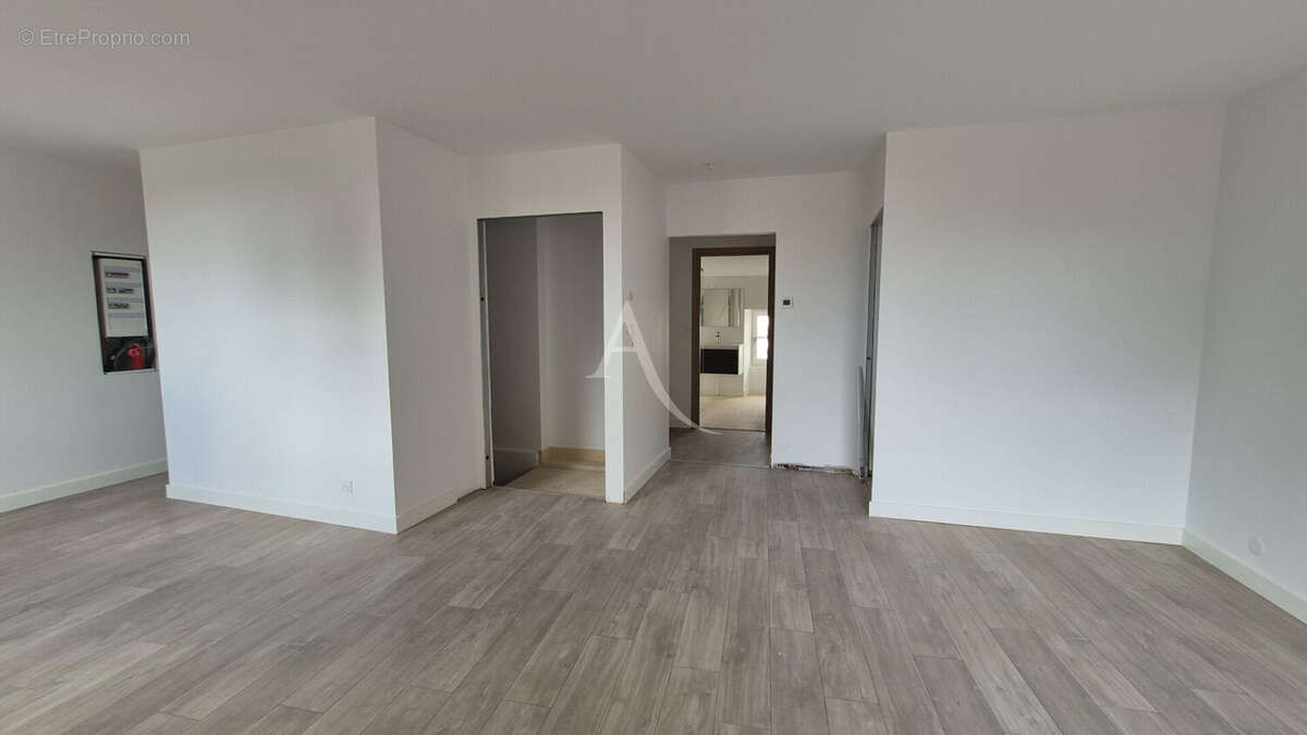 Appartement à SAINT-JEAN-D'ANGELY