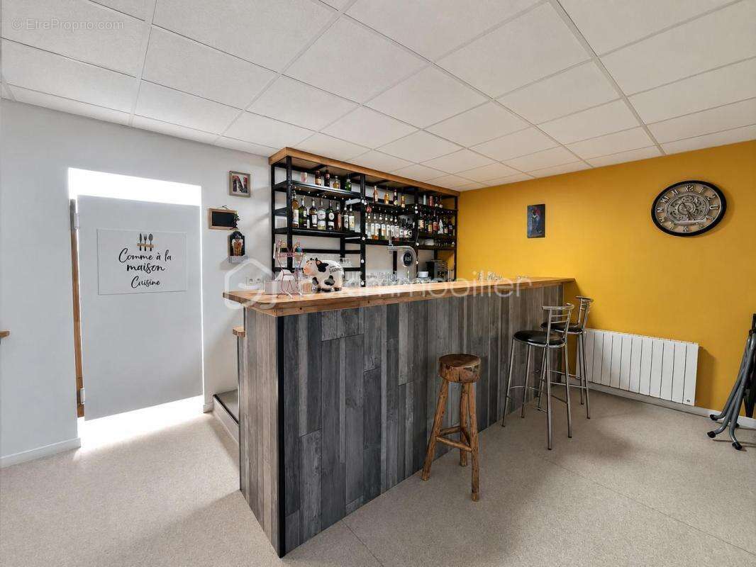 À Vendre : Fond de Commerce “Épicerie / Restaurant' – Centre de Cordelle - photo 3