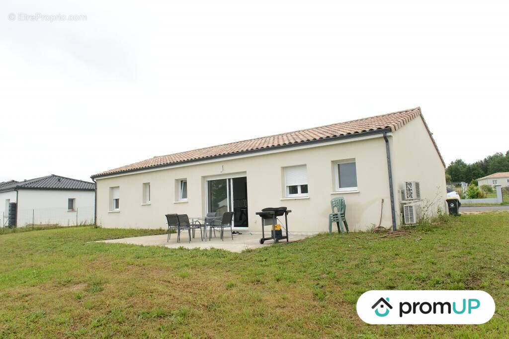 Maison à LA ROCHE-CHALAIS