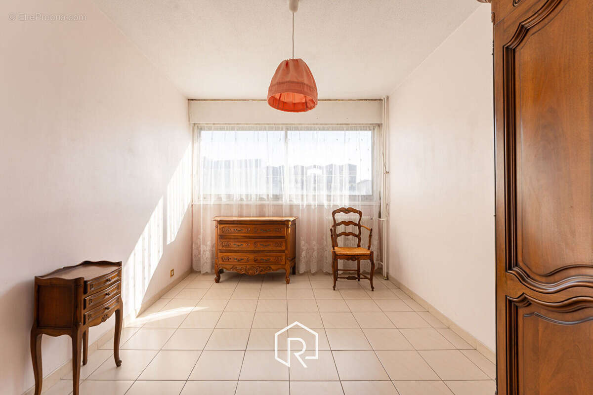 Appartement à MARSEILLE-4E