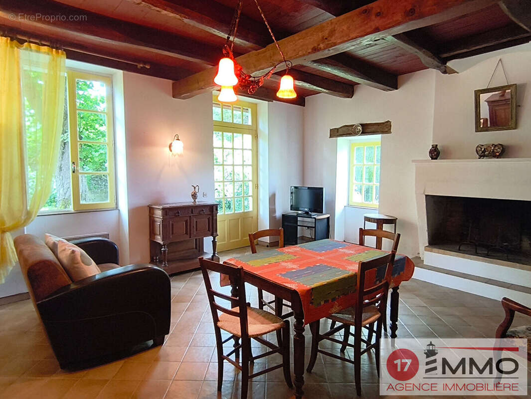 Maison de charme Thaire 3 pièce(s) 80 m2 - photo 2
