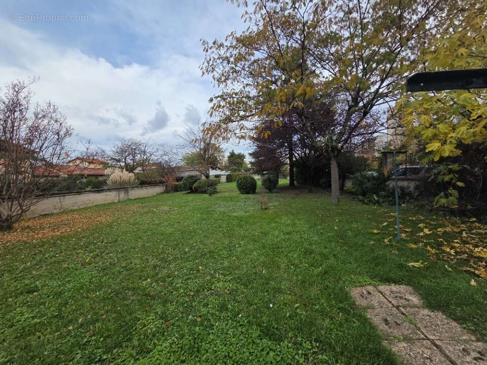 Terrain à VAULX-EN-VELIN