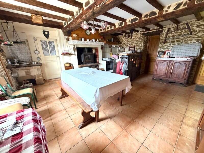 Maison en pierre de 111 m² avec garage, dépendance et terrain de 1 374 m² – Fort potentiel MOON SUR ELLE (50) - photo 7