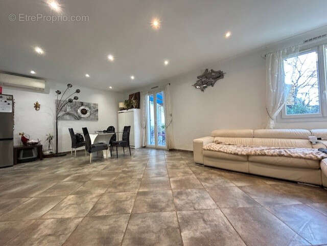 Maison à SAINTE-ANASTASIE-SUR-ISSOLE