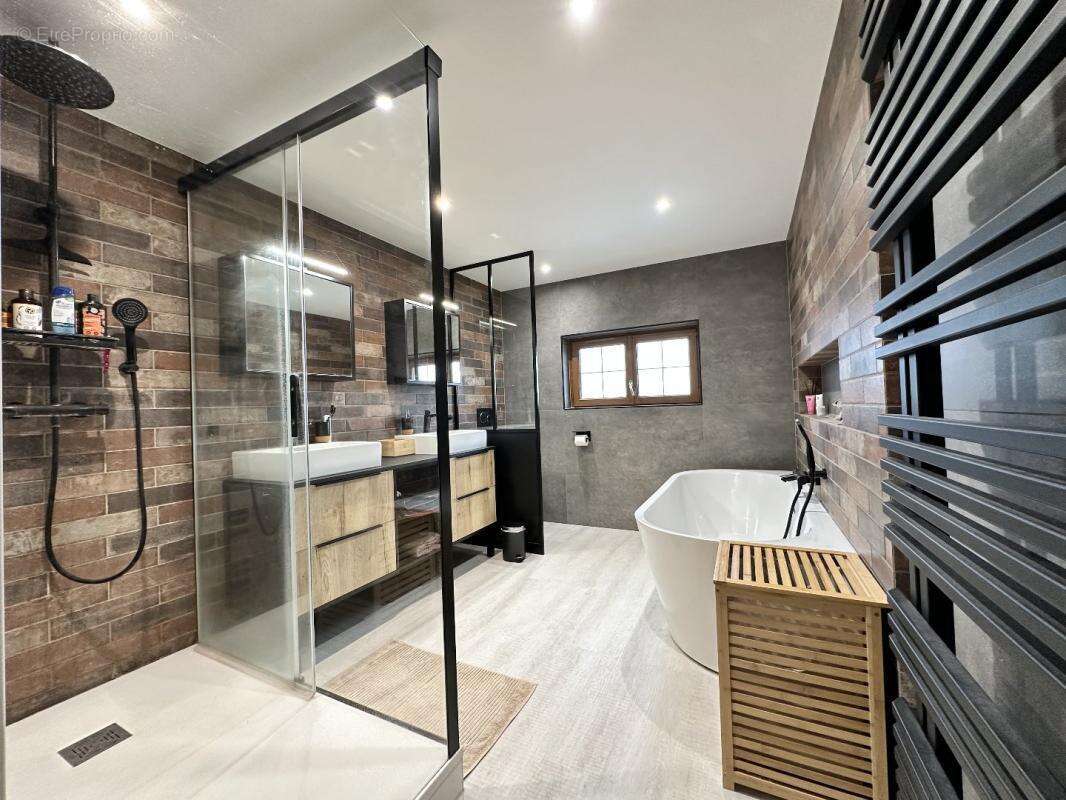 Maison à TREMBLAY-LES-VILLAGES