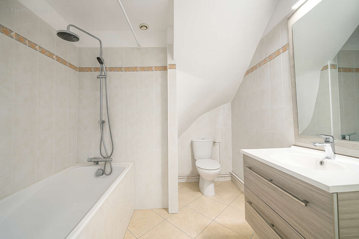 Appartement à NEAUPHLE-LE-CHATEAU