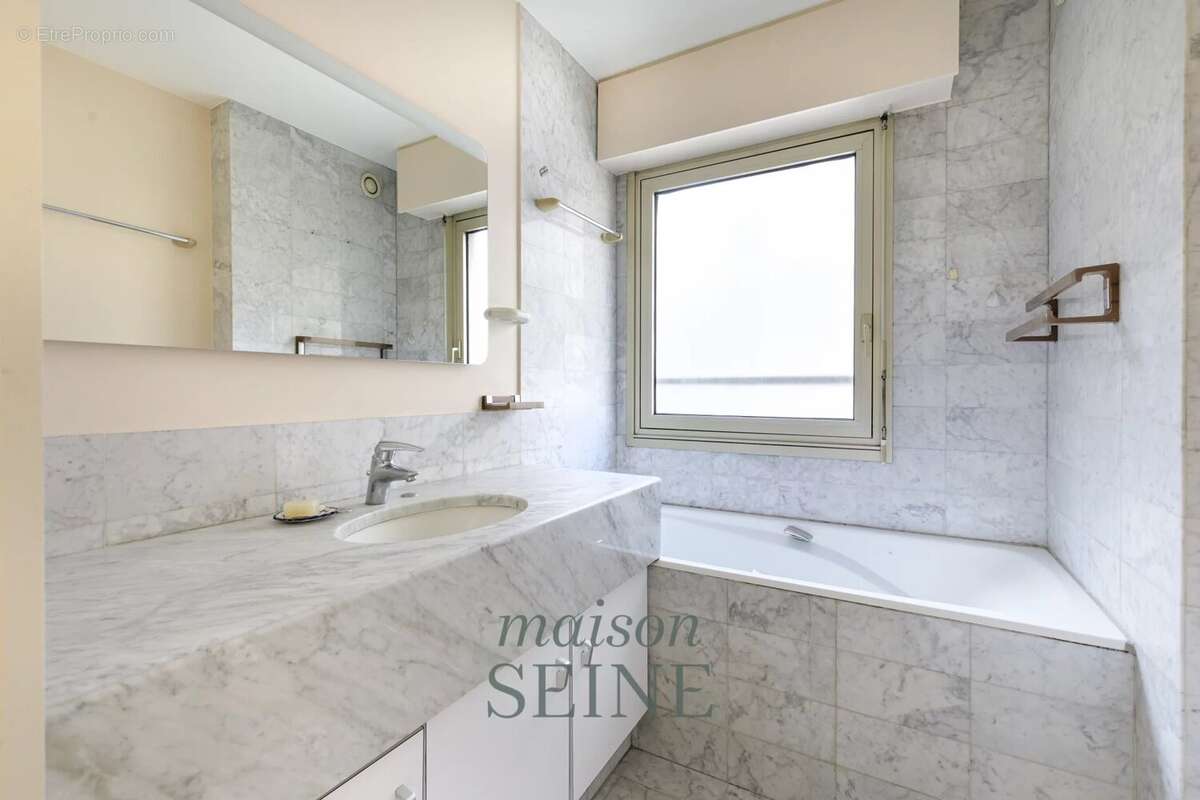 Appartement à NEUILLY-SUR-SEINE