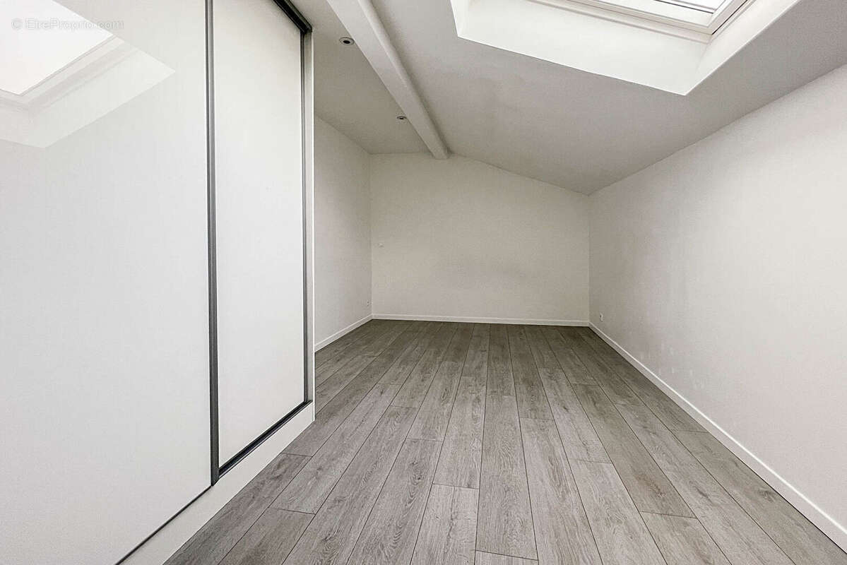 Appartement à LES CLAYES-SOUS-BOIS