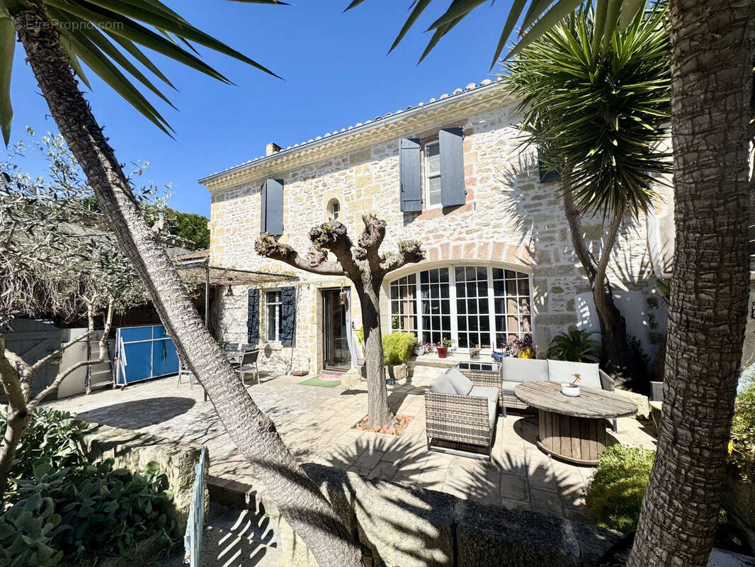 Maison à GALLARGUES-LE-MONTUEUX