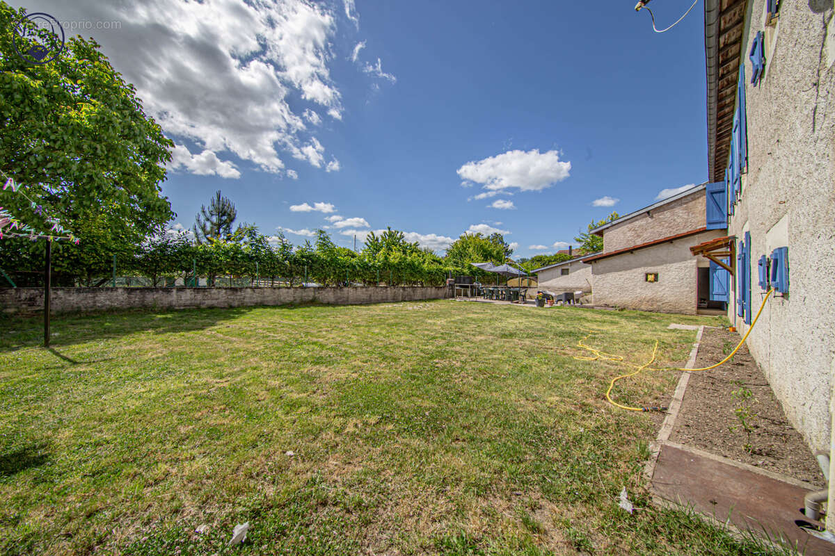 Spacieuse maison familiale avec jardin, dépendance et garage à Lacroix-sur-Meuse - photo 3