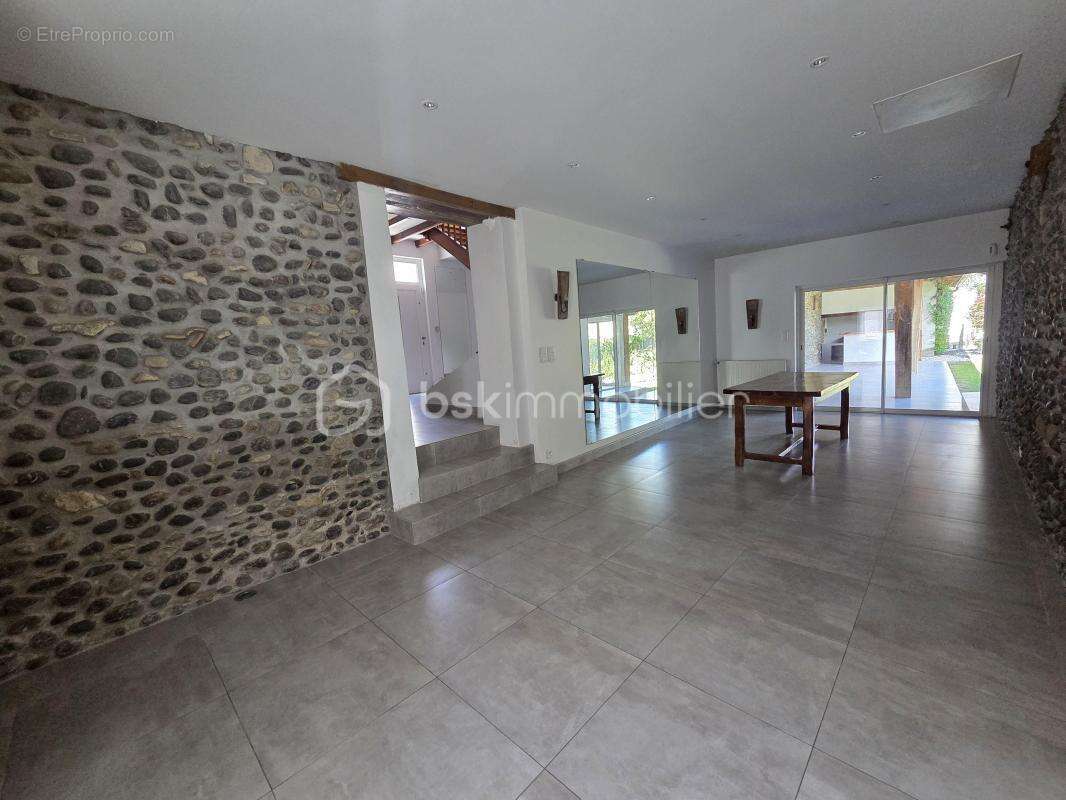 Propriété de charme + 2 appartements + 100 m2 de dépendances - photo 5