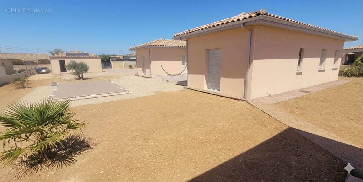 Maison à PARAZA