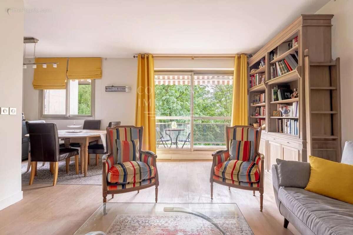 Appartement à PARIS-17E